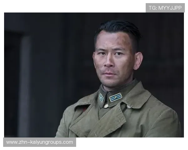 UFC拳手如狂兽怒吼：热血归来，燃爆战场的无畏之魂